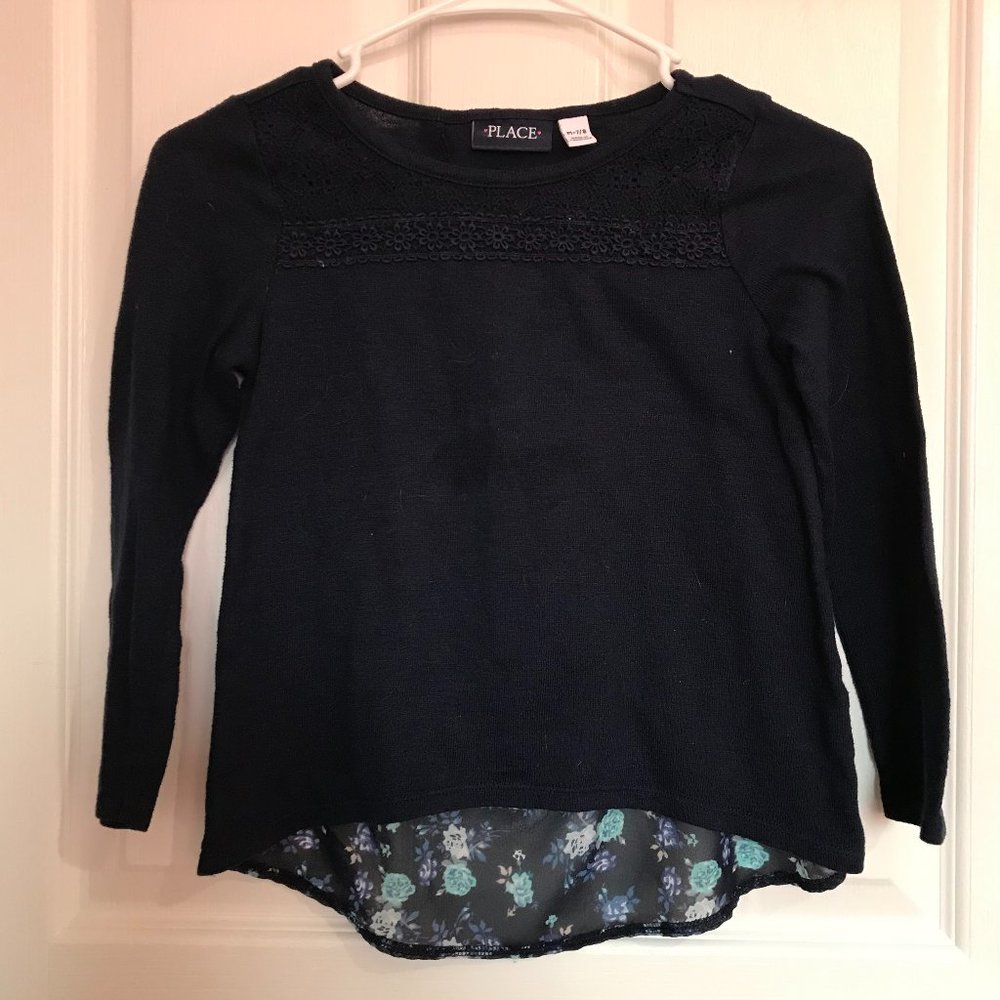 A navy blue cropped sleeve shirt